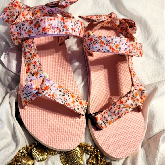 NWT BOW BACK FLIRTY WALKING VELCRO COMFORT SANDAL BOHO SIZE 8 - Picture 1 of 6